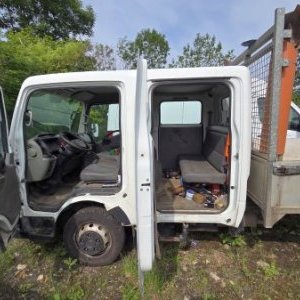 foto 3.5t 6míst tupláky 3.4x2m valník tažné 96kW 2.5D Nissan Cabstar 3513