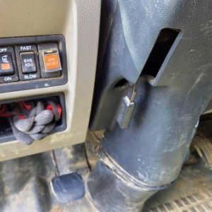 foto 3.5t 6míst tupláky 3.4x2m valník tažné 96kW 2.5D Nissan Cabstar 3513