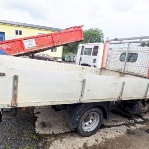 foto 3.5t 6míst tupláky 3.4x2m valník tažné 96kW 2.5D Nissan Cabstar 3513