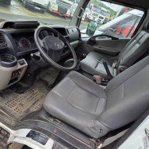 foto 3.5t 6míst tupláky 3.4x2m valník tažné 96kW 2.5D Nissan Cabstar 3513