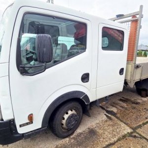 foto 3.5t 6míst tupláky 3.4x2m valník tažné 96kW 2.5D Nissan Cabstar 3513