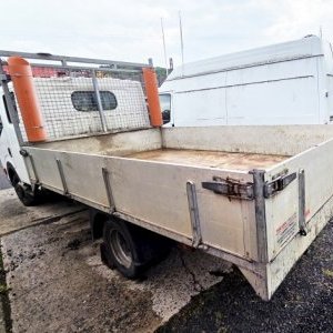 foto 3.5t 6míst tupláky 3.4x2m valník tažné 96kW 2.5D Nissan Cabstar 3513