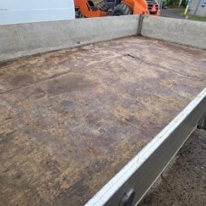 foto 3.5t 6míst tupláky 3.4x2m valník tažné 96kW 2.5D Nissan Cabstar 3513