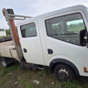 foto 3.5t 6míst tupláky valník tažné 96kW 2.5D Nissan Cabstar 3513