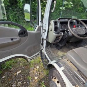 foto 3.5t 6míst tupláky valník tažné 96kW 2.5D Nissan Cabstar 3513