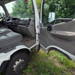 foto 3.5t 6míst tupláky valník tažné 96kW 2.5D Nissan Cabstar 3513