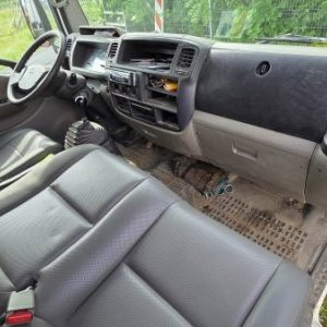 foto 3.5t 6míst tupláky valník tažné 96kW 2.5D Nissan Cabstar 3513