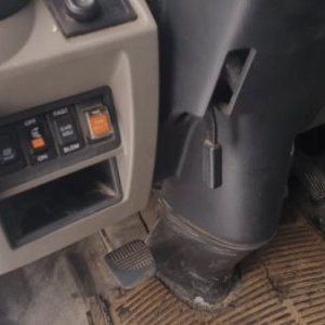 foto 3.5t valník 4.4m tupláky klima EUR4 repas motor Nissan Cabstar 35.13/2.5D