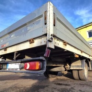 foto 3.5t valník 4.9x2.14m tupláky klima EUR4 repas motor Nissan Cabstar 35.13/2.5D