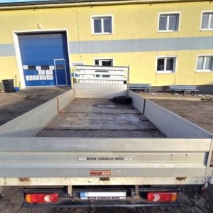 foto 3.5t valník 4.9x2.14m tupláky klima EUR4 repas motor Nissan Cabstar 35.13/2.5D