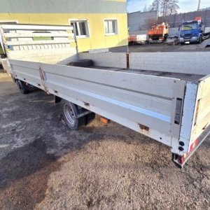 foto 3.5t valník 4.9x2.14m tupláky klima EUR4 repas motor Nissan Cabstar 35.13/2.5D