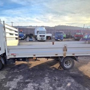 foto 3.5t valník 4.9x2.14m tupláky klima EUR4 repas motor Nissan Cabstar 35.13/2.5D