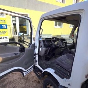 foto 3.5t valník 4.9x2.14m tupláky klima EUR4 repas motor Nissan Cabstar 35.13/2.5D