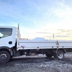 foto 3.5t valník 4.9x2.14m tupláky klima EUR4 repas motor Nissan Cabstar 35.13/2.5D